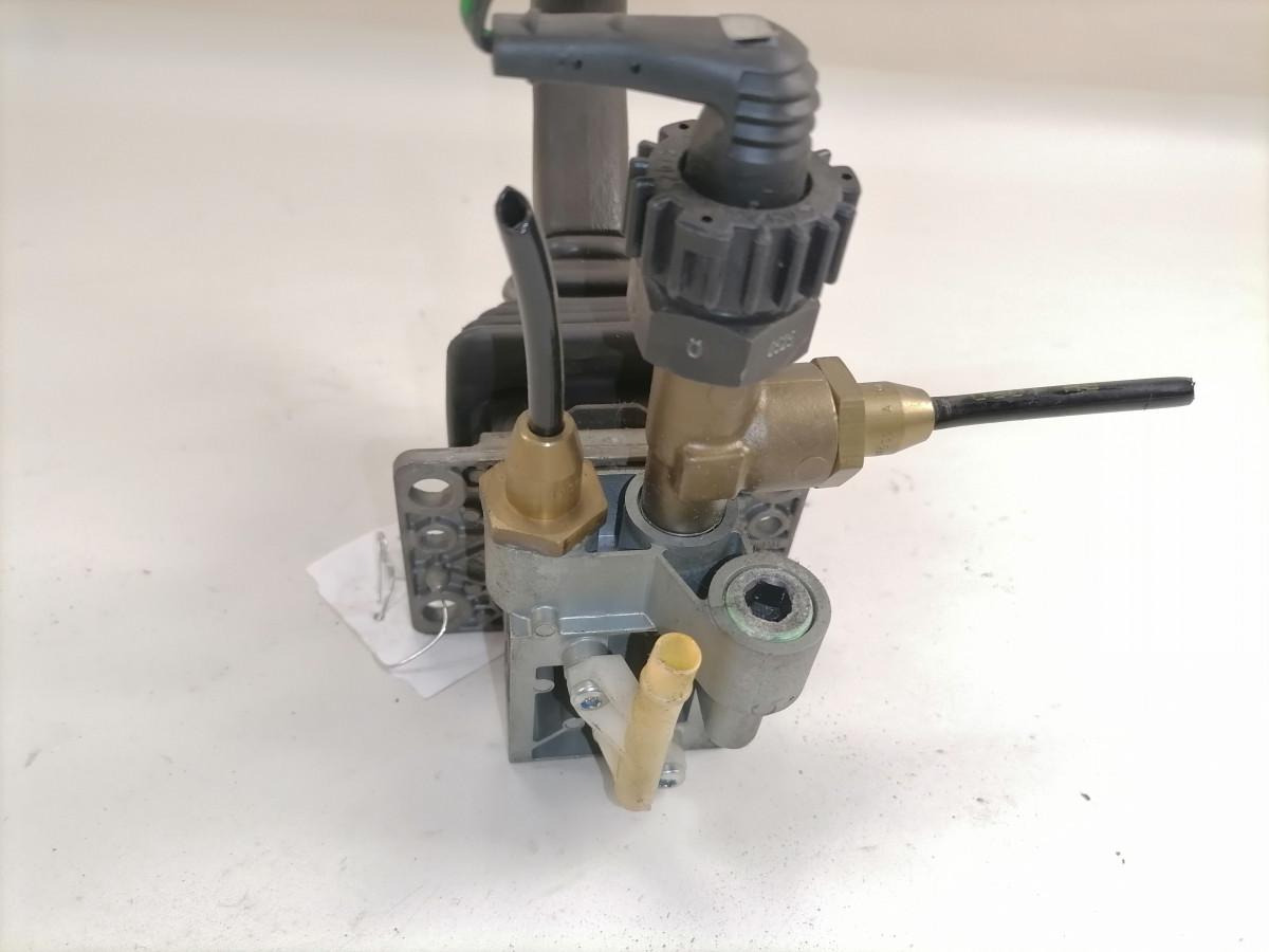 Scania Handbrake control lever 1408332 - Pjesa universale për Kamioni: foto 4 Scania Handbrake control lever 1408332 - Pjesa universale për Kamioni: foto 4