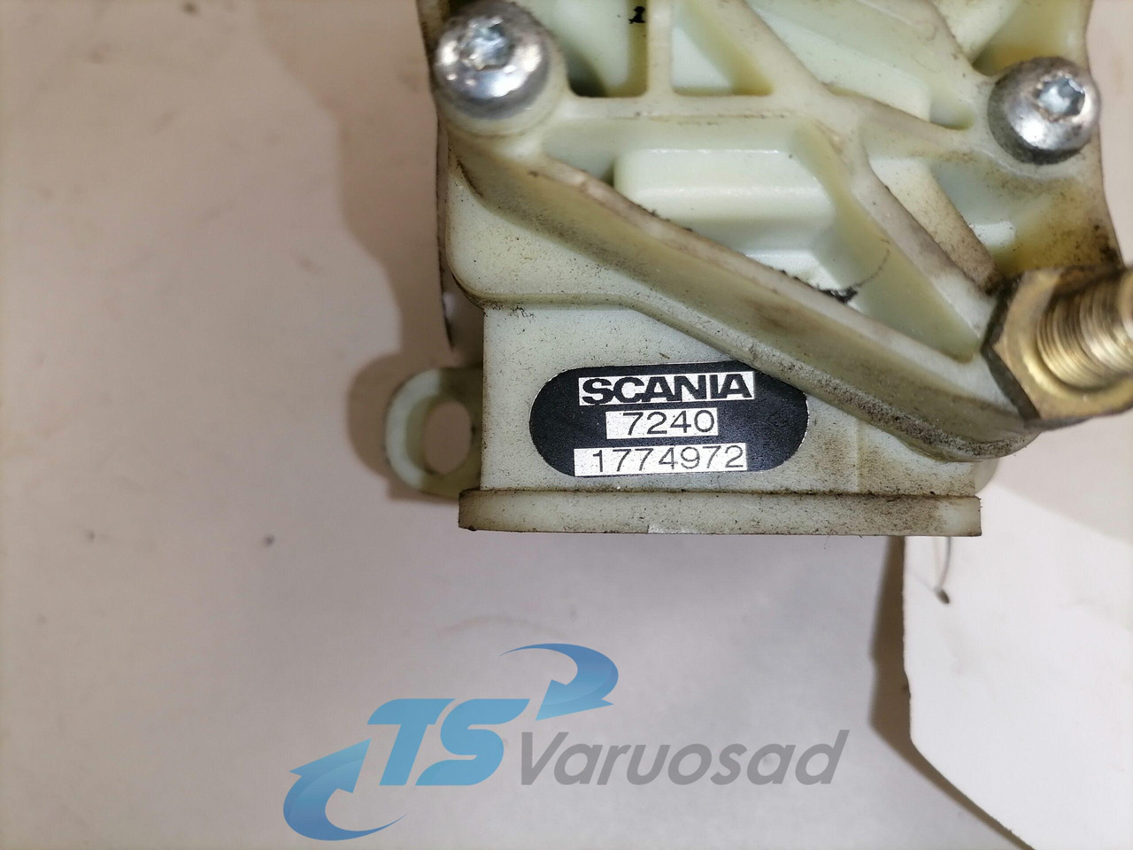 Scania Handbrake control lever 1774972 - Pjesa universale për Kamioni: foto 4 Scania Handbrake control lever 1774972 - Pjesa universale për Kamioni: foto 4