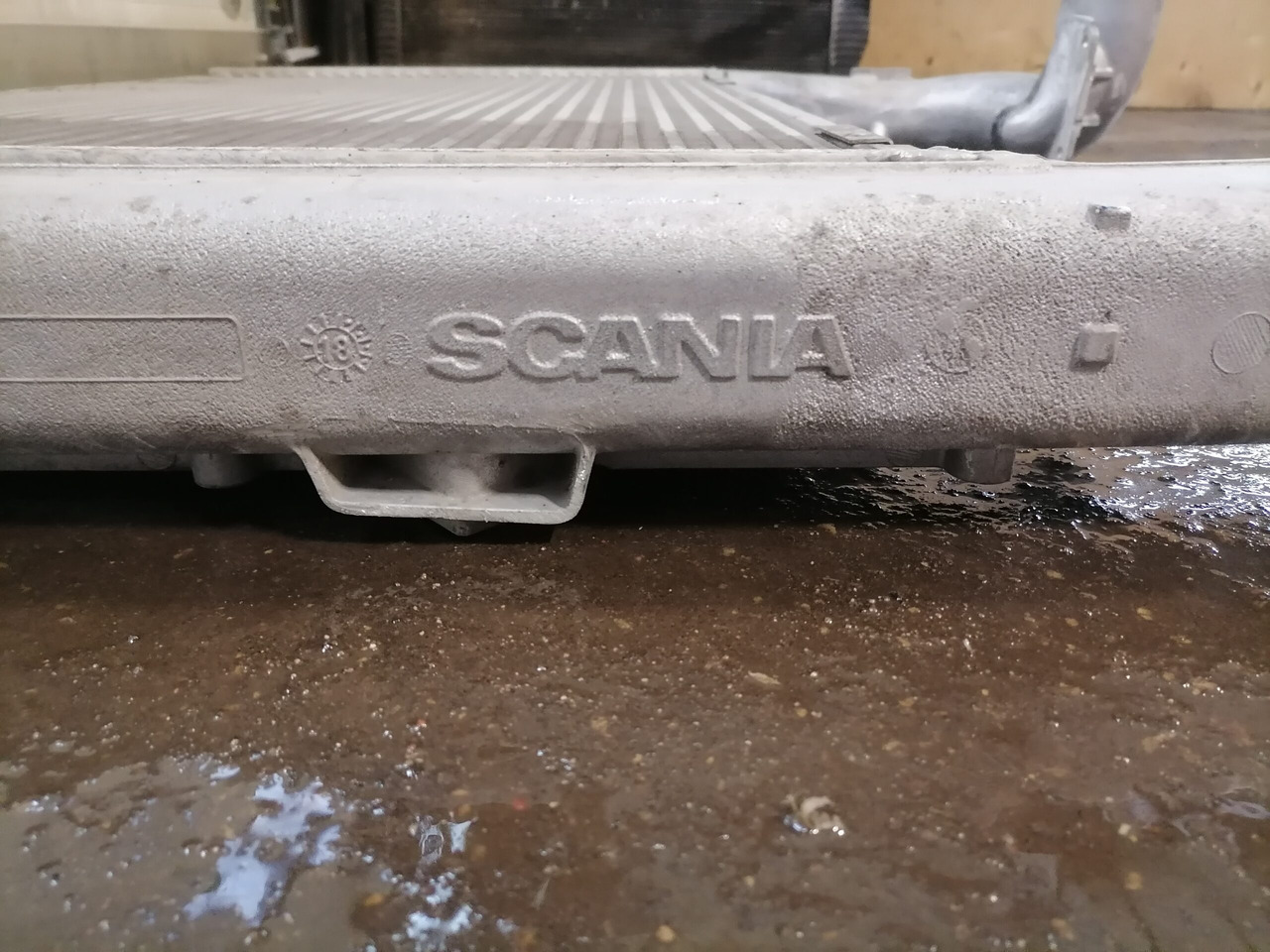 Scania Intercooler radiator 1798808 - Ftohësi i ndërmjetëm për Kamioni: foto 3 Scania Intercooler radiator 1798808 - Ftohësi i ndërmjetëm për Kamioni: foto 3