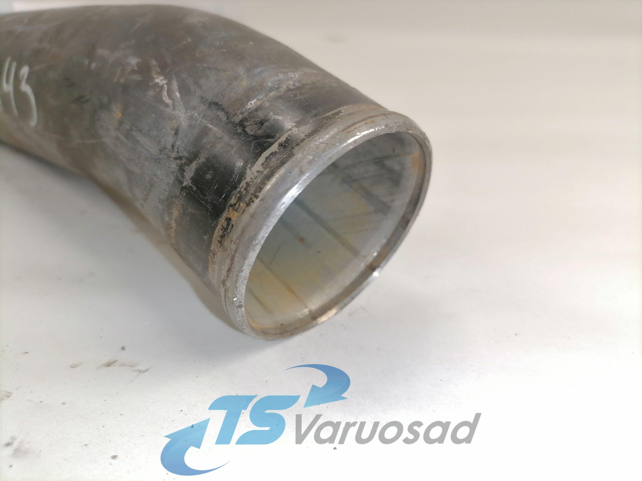 Scania Jahutusvedeliku toru, retarder 1779400 - Sistemi i ftohjes për Kamioni: foto 4 Scania Jahutusvedeliku toru, retarder 1779400 - Sistemi i ftohjes për Kamioni: foto 4