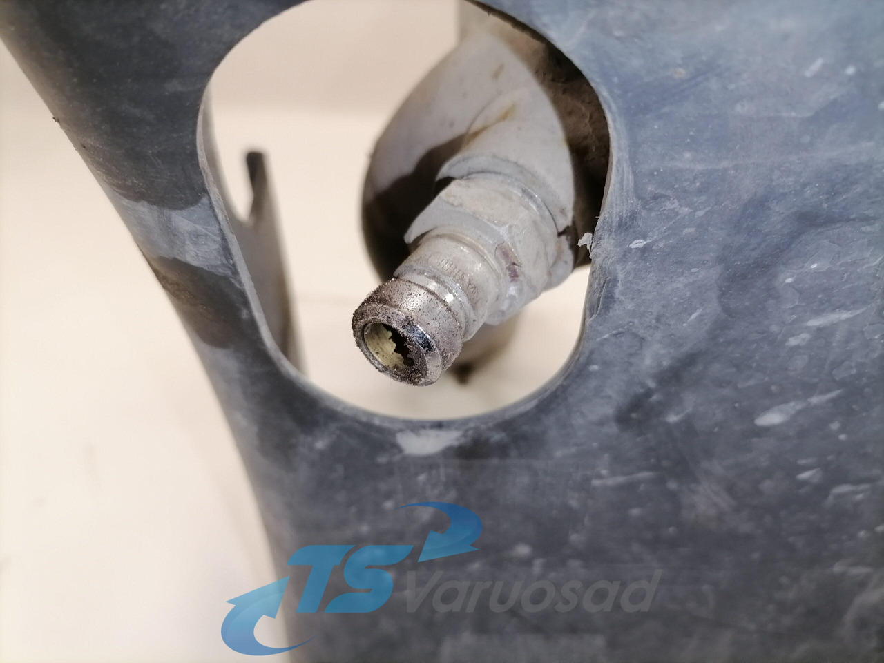 Scania Jahutusvedeliku toru, retarder 1856589 - Sistemi i ftohjes për Kamioni: foto 4 Scania Jahutusvedeliku toru, retarder 1856589 - Sistemi i ftohjes për Kamioni: foto 4