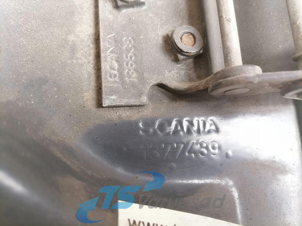 Scania Mudguard bracket 1377439 - Pjesa universale për Kamioni: foto 2 Scania Mudguard bracket 1377439 - Pjesa universale për Kamioni: foto 2