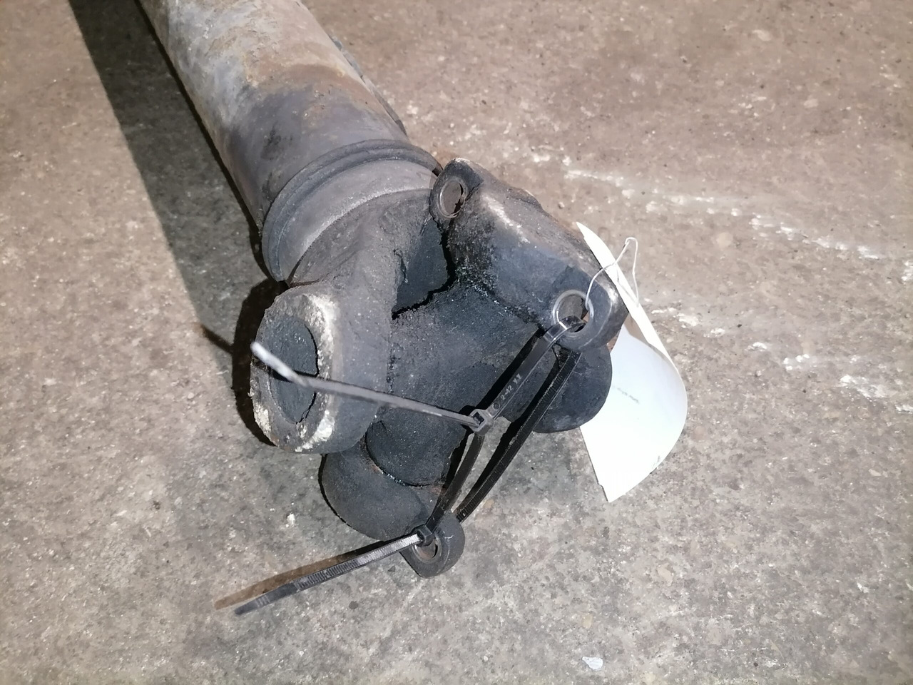 Scania Propeller shaft 1758265 - Bosht kardanike për Kamioni: foto 4 Scania Propeller shaft 1758265 - Bosht kardanike për Kamioni: foto 4