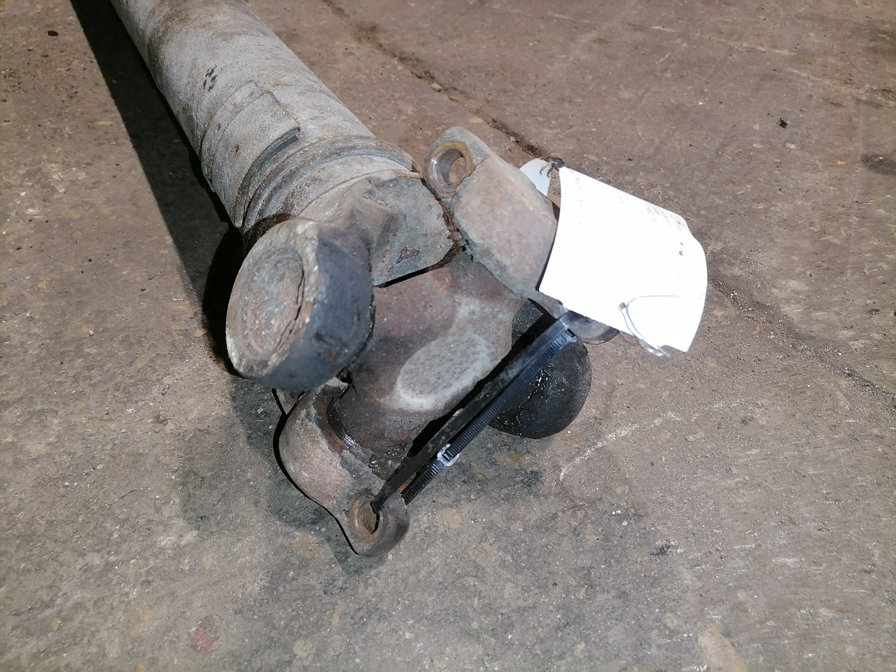 Scania Propeller shaft 1758279 - Bosht kardanike për Kamioni: foto 2 Scania Propeller shaft 1758279 - Bosht kardanike për Kamioni: foto 2