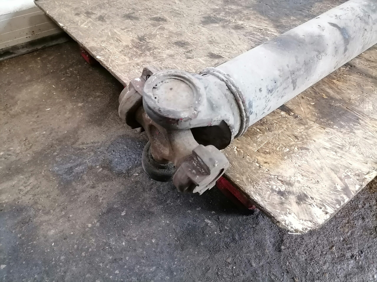 Scania Propeller shaft 1758402 - Bosht kardanike për Kamioni: foto 4 Scania Propeller shaft 1758402 - Bosht kardanike për Kamioni: foto 4