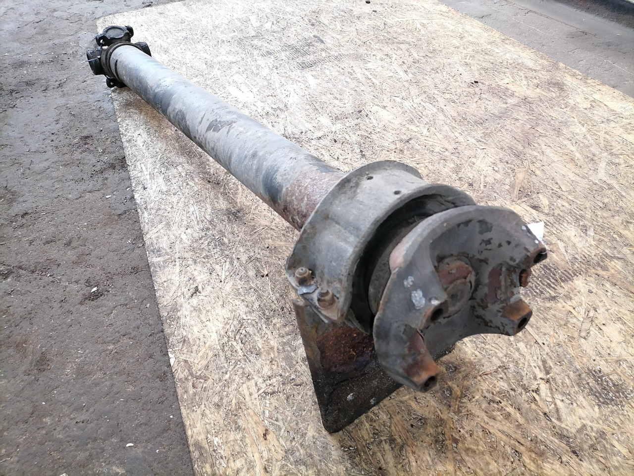 Scania Propeller shaft 1758402 - Bosht kardanike për Kamioni: foto 2 Scania Propeller shaft 1758402 - Bosht kardanike për Kamioni: foto 2