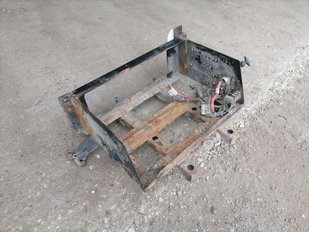 Volvo Battery box 21042654 - Bateria për Kamioni: foto 2 Volvo Battery box 21042654 - Bateria për Kamioni: foto 2
