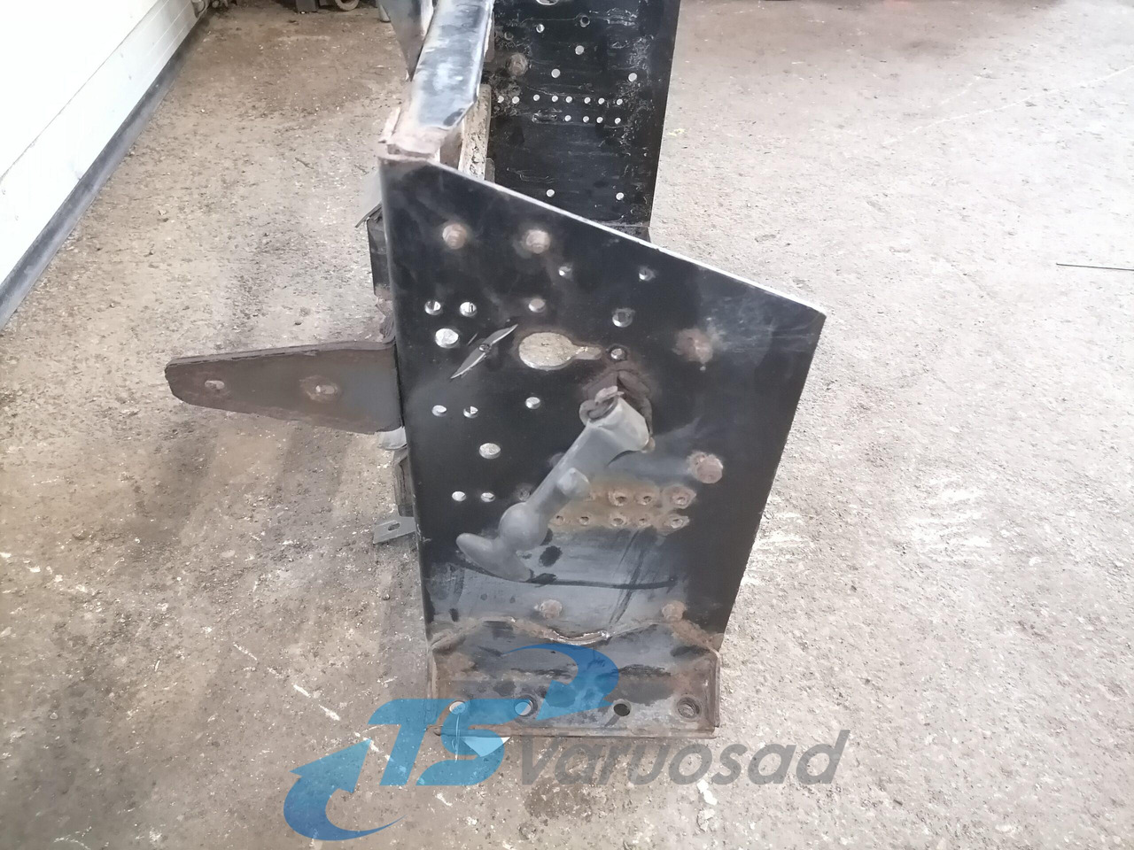 Volvo Battery box 82242391 - Bateria për Kamioni: foto 3 Volvo Battery box 82242391 - Bateria për Kamioni: foto 3