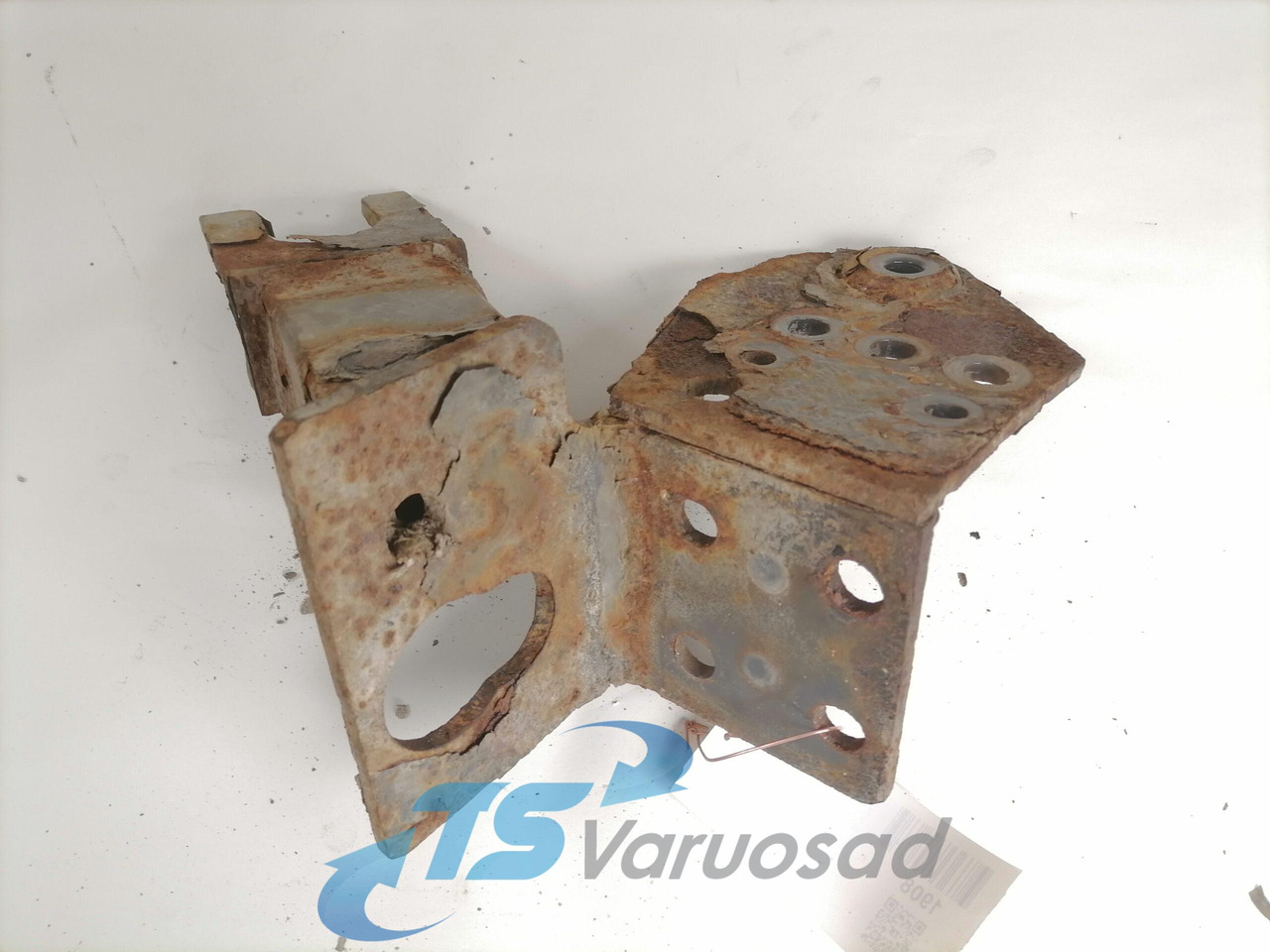 Volvo Bumper bracket 20499243 - Parakolp për Kamioni: foto 2 Volvo Bumper bracket 20499243 - Parakolp për Kamioni: foto 2