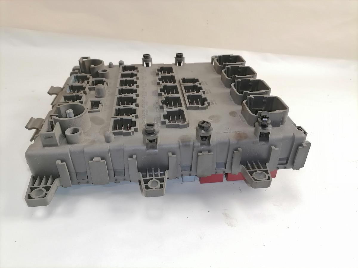 Volvo Central electric unit 5010590677 - Siguresa për Kamioni: foto 3 Volvo Central electric unit 5010590677 - Siguresa për Kamioni: foto 3