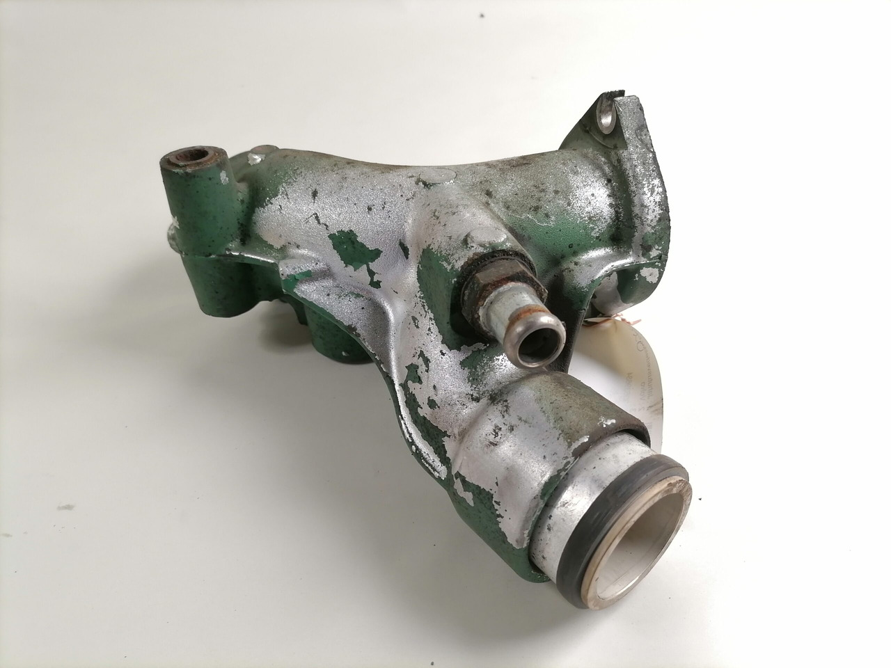 Volvo Coolant pipe 20539684 - Sistemi i ftohjes për Kamioni: foto 4 Volvo Coolant pipe 20539684 - Sistemi i ftohjes për Kamioni: foto 4