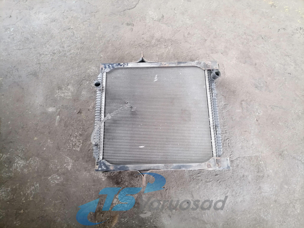 Volvo Cooling radiator 20810099 - Radiatori për Kamioni: foto 1 Volvo Cooling radiator 20810099 - Radiatori për Kamioni: foto 1