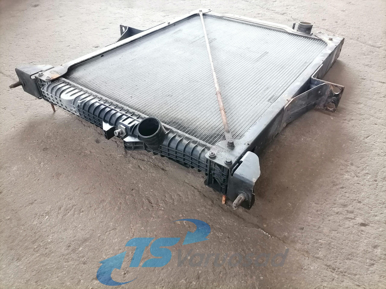 Volvo Cooling radiator 20936055 - Radiatori për Kamioni: foto 4 Volvo Cooling radiator 20936055 - Radiatori për Kamioni: foto 4