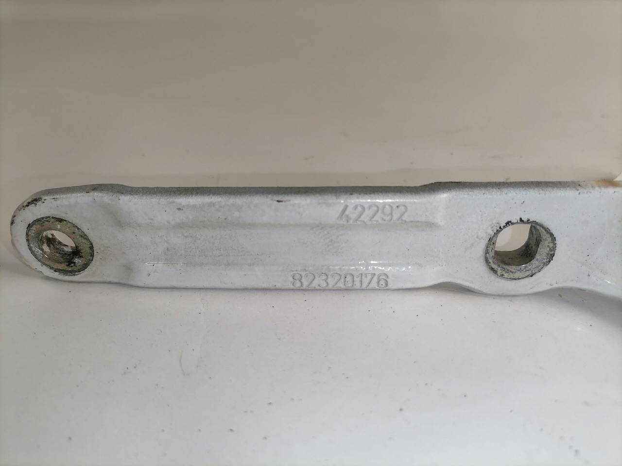 Volvo Iluvõre kandurhing 82320177 - Grilë për Kamioni: foto 4 Volvo Iluvõre kandurhing 82320177 - Grilë për Kamioni: foto 4