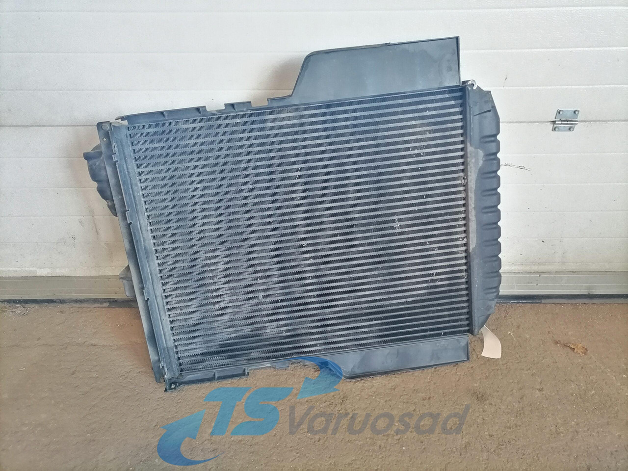 Volvo Intercooler radiator 20936050 - Ftohësi i ndërmjetëm për Kamioni: foto 2 Volvo Intercooler radiator 20936050 - Ftohësi i ndërmjetëm për Kamioni: foto 2