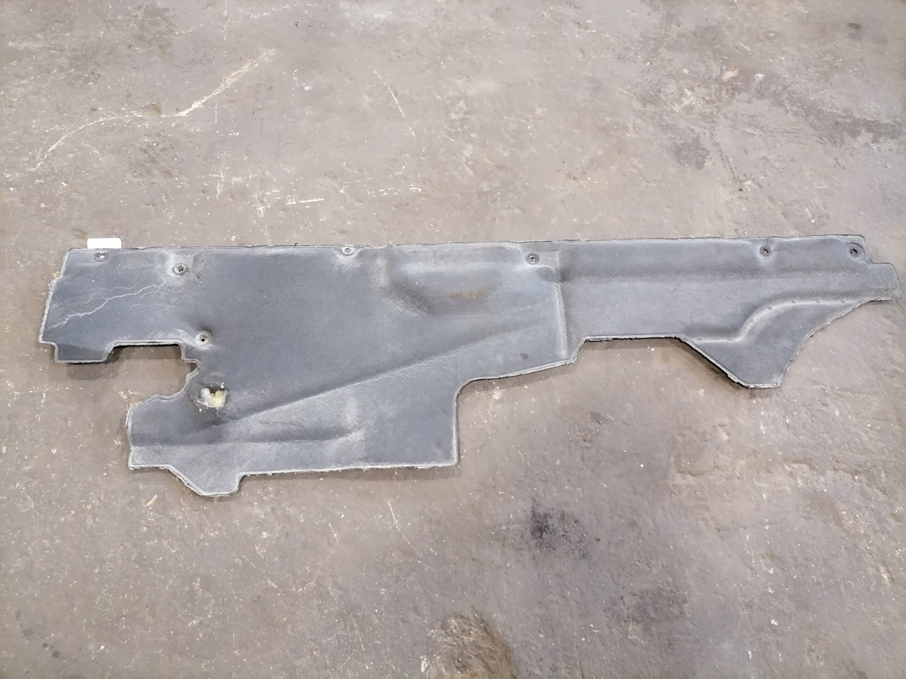 Volvo Noise reduction mat under the cab 20532509 - Pjesa universale për Kamioni: foto 2 Volvo Noise reduction mat under the cab 20532509 - Pjesa universale për Kamioni: foto 2