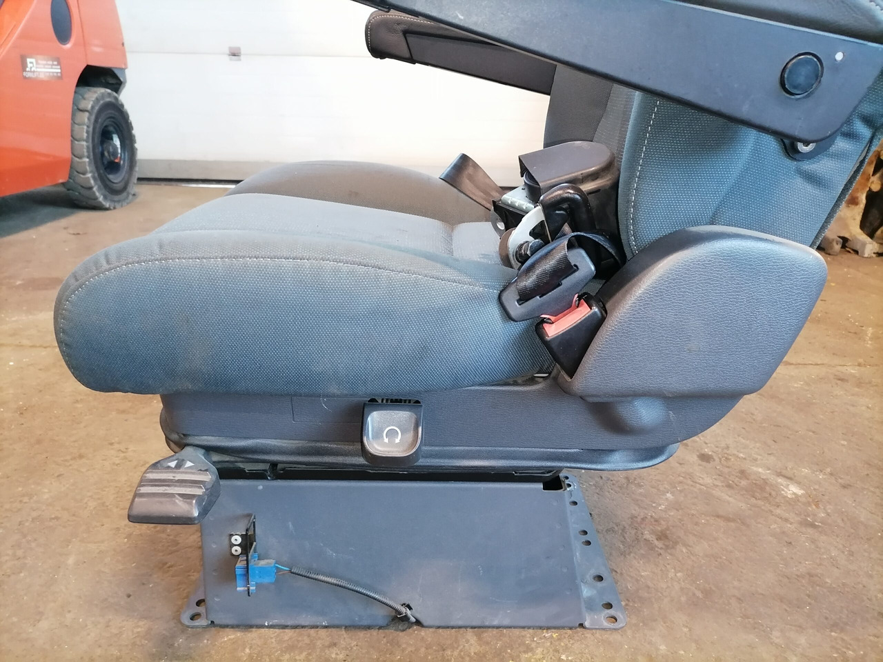 Volvo Passenger seat 21065292 - Ndenjësja për Kamioni: foto 5 Volvo Passenger seat 21065292 - Ndenjësja për Kamioni: foto 5