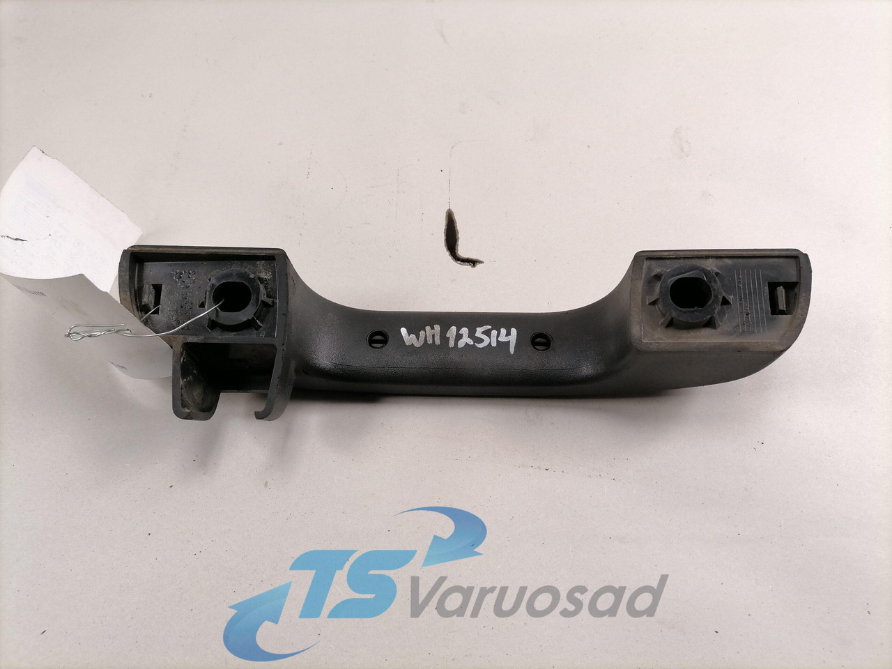Volvo Plastikdetail, iluvõre käepide 20383543 - Aerodinamikë/ Kuadër i drejtimit të tërthortë për Kamioni: foto 2 Volvo Plastikdetail, iluvõre käepide 20383543 - Aerodinamikë/ Kuadër i drejtimit të tërthortë për Kamioni: foto 2