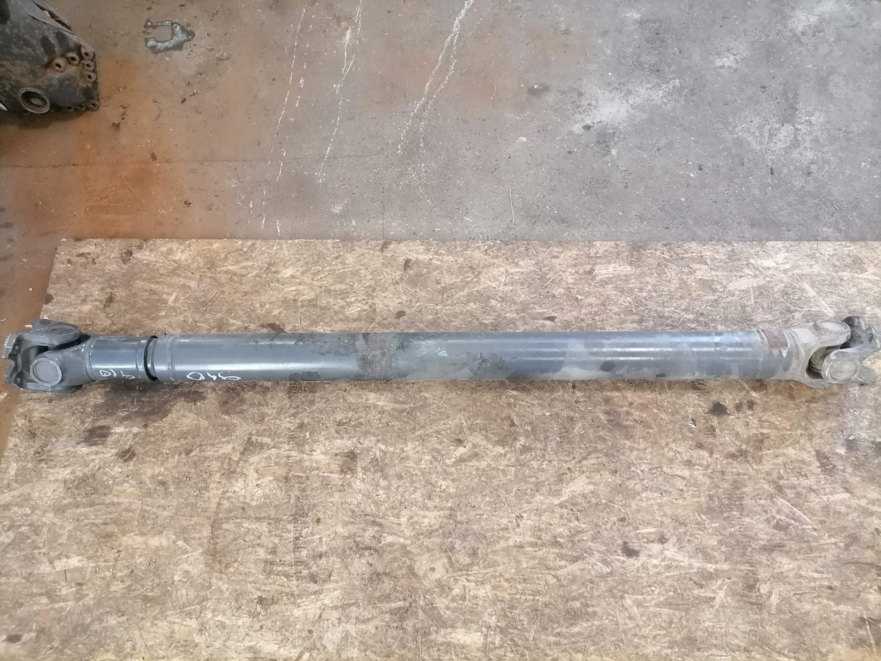 Volvo Propeller shaft 1067769 - Bosht kardanike për Kamioni: foto 2 Volvo Propeller shaft 1067769 - Bosht kardanike për Kamioni: foto 2
