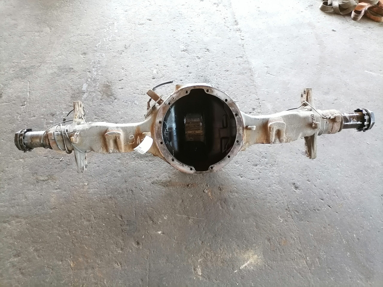 Volvo Rear axel housing 20854722 - Bosht dhe pjesë këmbimi për Kamioni: foto 2 Volvo Rear axel housing 20854722 - Bosht dhe pjesë këmbimi për Kamioni: foto 2