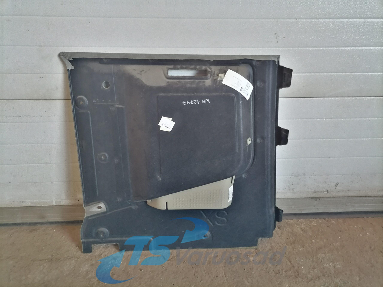 Volvo Salongi polster 82246973 - Pjesa universale për Kamioni: foto 2 Volvo Salongi polster 82246973 - Pjesa universale për Kamioni: foto 2