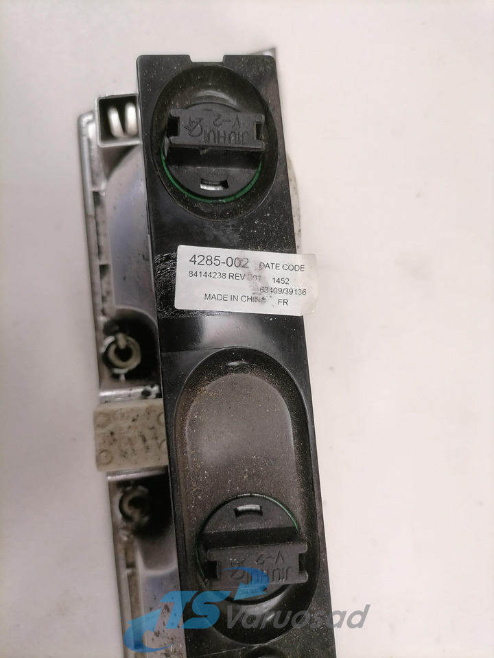 Volvo Salongi valgusti 84144238 - Pjesa universale për Kamioni: foto 3 Volvo Salongi valgusti 84144238 - Pjesa universale për Kamioni: foto 3