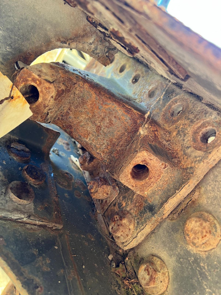 Volvo V-rod bracket 20393738 - Bosht dhe pjesë këmbimi për Kamioni: foto 1 Volvo V-rod bracket 20393738 - Bosht dhe pjesë këmbimi për Kamioni: foto 1