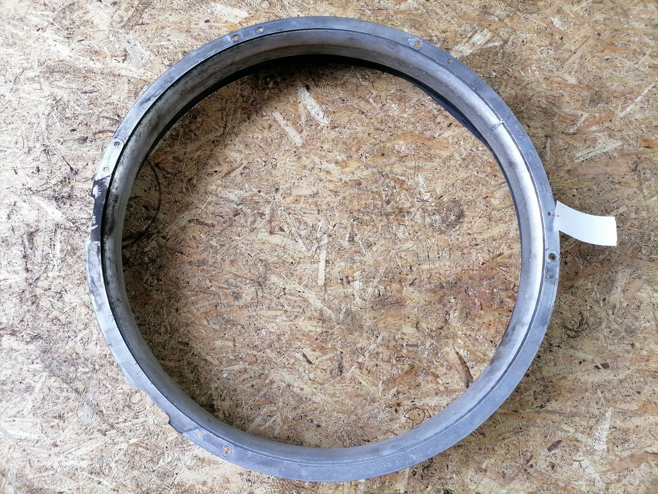 Volvo Ventilaatori metallrõngas 22134195 - Radiatori për Kamioni: foto 4 Volvo Ventilaatori metallrõngas 22134195 - Radiatori për Kamioni: foto 4