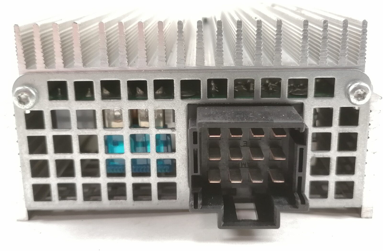 Volvo Voltage converter 20724975 - Sistemi elektrik për Kamioni: foto 2 Volvo Voltage converter 20724975 - Sistemi elektrik për Kamioni: foto 2