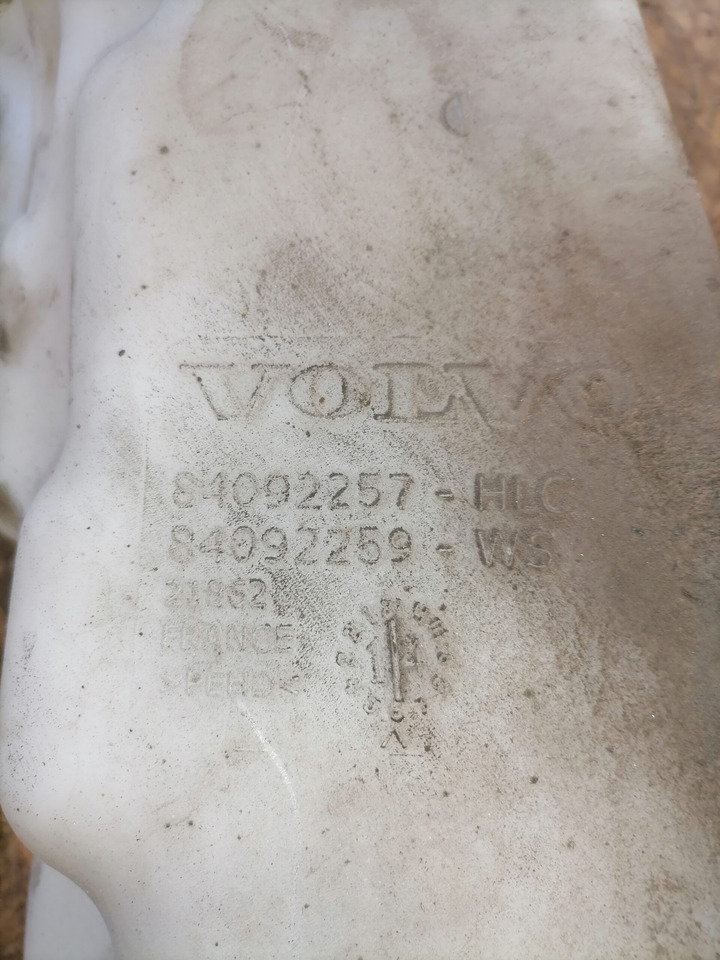 Volvo Windscreen washer fluid tank 84092259 - Fshirëse për Kamioni: foto 3 Volvo Windscreen washer fluid tank 84092259 - Fshirëse për Kamioni: foto 3