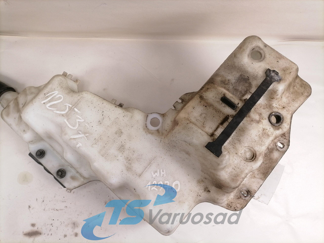 Volvo Windscreen washer fluid tank 84092259 - Fshirëse për Kamioni: foto 2 Volvo Windscreen washer fluid tank 84092259 - Fshirëse për Kamioni: foto 2