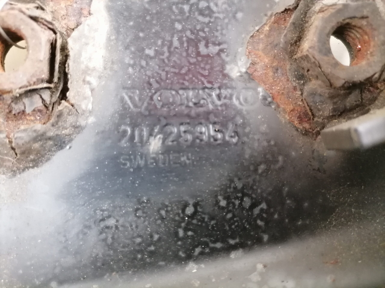 Volvo lower grille carrier hinge 20425954 - Grilë për Kamioni: foto 4 Volvo lower grille carrier hinge 20425954 - Grilë për Kamioni: foto 4