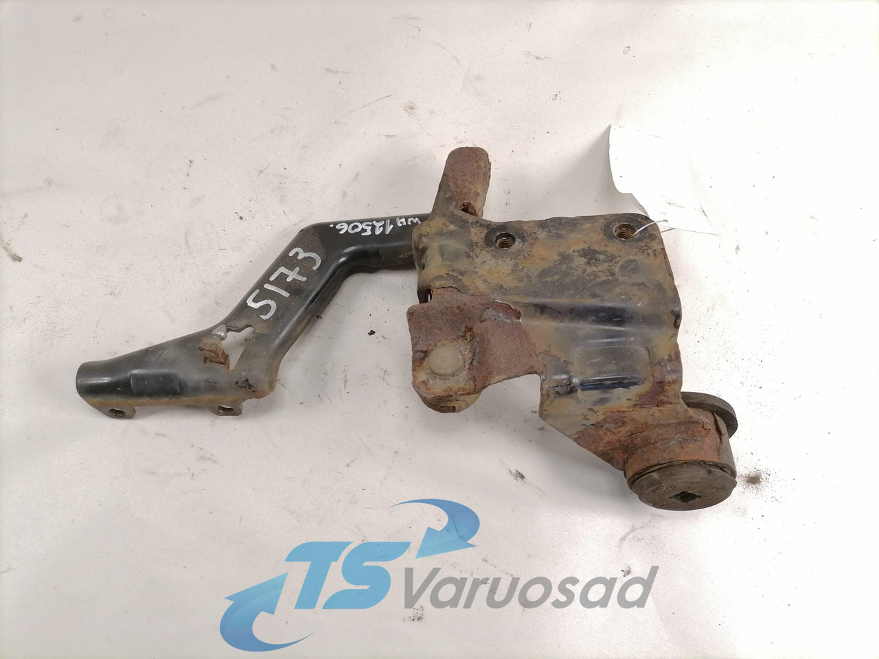 Volvo lower grille carrier hinge 20545094 - Grilë për Kamioni: foto 2 Volvo lower grille carrier hinge 20545094 - Grilë për Kamioni: foto 2