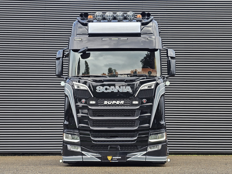 Scania S580 V8 / 4x2 / FULL AIR / RETARDER - Gjysmë-kamion: foto 2 Scania S580 V8 / 4x2 / FULL AIR / RETARDER - Gjysmë-kamion: foto 2