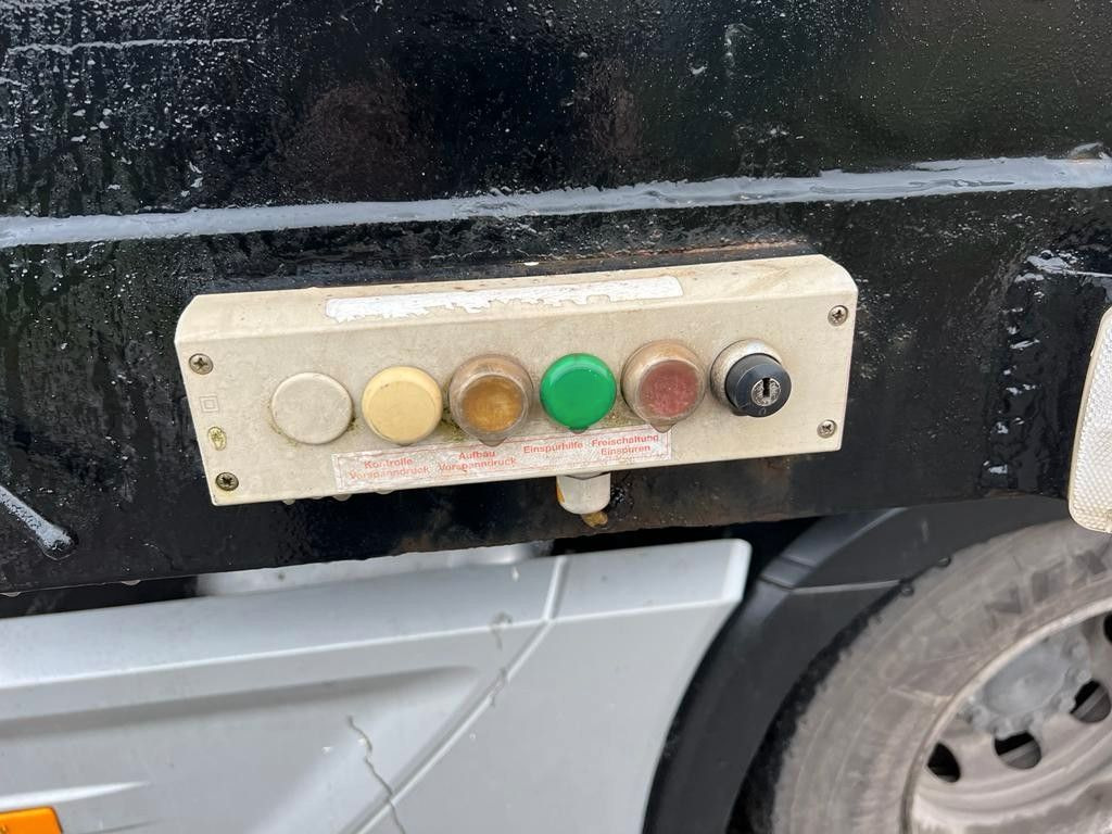 Langendorf Tiefbett mit Rampen Hydraulisch Langendorf Tiefbett mit Rampen Hydraulisch - Gjysmë rimorkio me plan ngarkimi të ulët: foto 5 Langendorf Tiefbett mit Rampen Hydraulisch Langendorf Tiefbett mit Rampen Hydraulisch - Gjysmë rimorkio me plan ngarkimi të ulët: foto 5