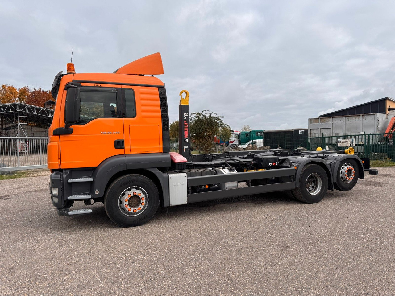 MAN 26.440 6X2 Multilift Abroller - Kamion vetëngarkues: foto 1 MAN 26.440 6X2 Multilift Abroller - Kamion vetëngarkues: foto 1