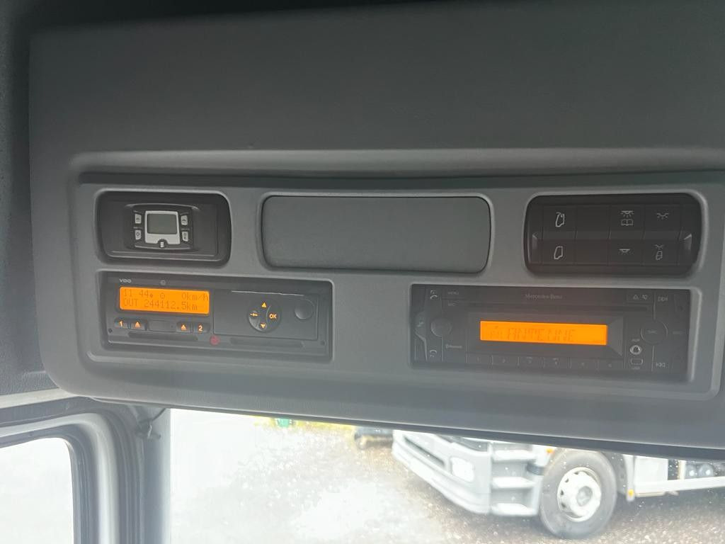 Mercedes-Benz 1324 4X2 Koffer Plane 6 to. Hebebühne Mercedes-Benz 1324 4X2 Koffer Plane 6 to. Hebebühne - Kamion me tendë: foto 5 Mercedes-Benz 1324 4X2 Koffer Plane 6 to. Hebebühne Mercedes-Benz 1324 4X2 Koffer Plane 6 to. Hebebühne - Kamion me tendë: foto 5