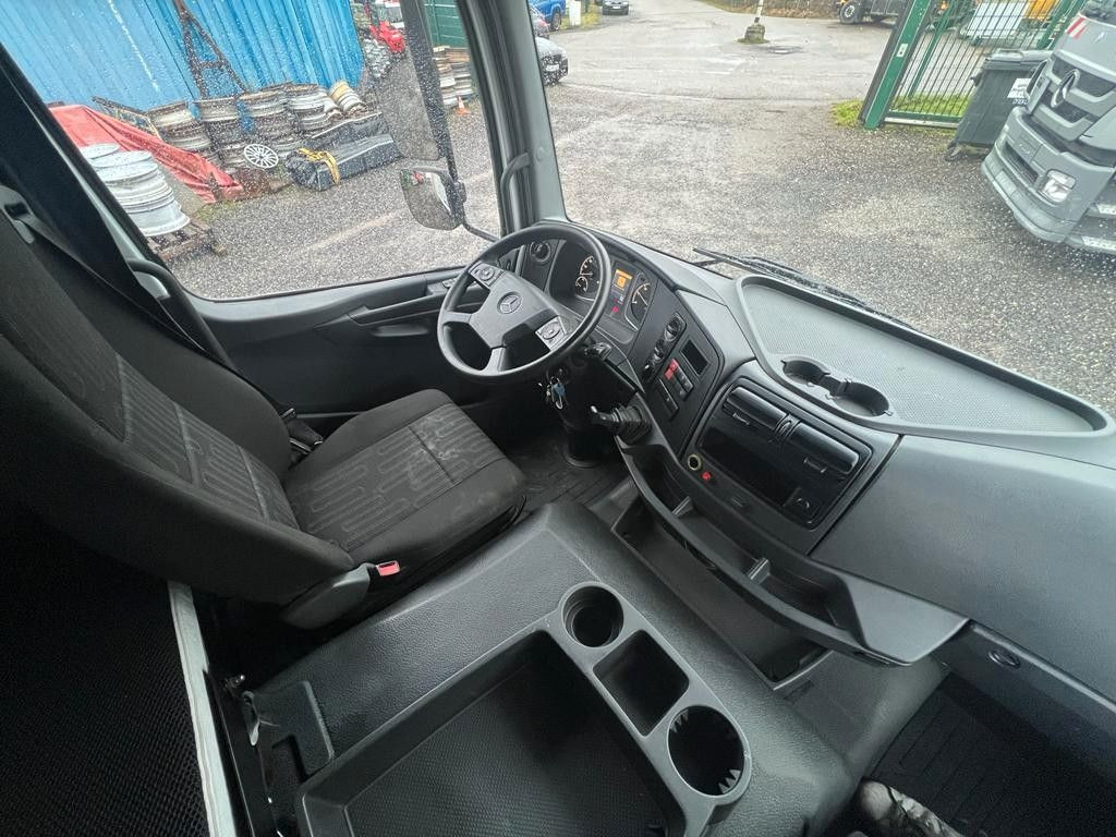 Mercedes-Benz 1324 4X2 Koffer Plane 6 to. Hebebühne Mercedes-Benz 1324 4X2 Koffer Plane 6 to. Hebebühne - Kamion me tendë: foto 3 Mercedes-Benz 1324 4X2 Koffer Plane 6 to. Hebebühne Mercedes-Benz 1324 4X2 Koffer Plane 6 to. Hebebühne - Kamion me tendë: foto 3