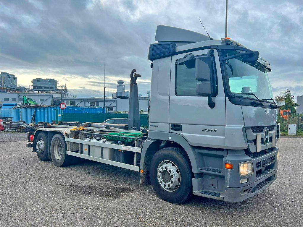 Mercedes-Benz 2544 6X2 VDL Abroller Klima & Retarder - Kamion vetëngarkues: foto 1 Mercedes-Benz 2544 6X2 VDL Abroller Klima & Retarder - Kamion vetëngarkues: foto 1