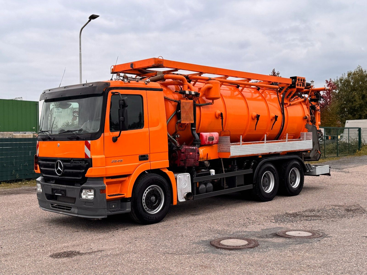 Mercedes-Benz 2646 6X4 Hellmers Saug Druck Spülwagen Retarder - Kamion me vakuum: foto 1 Mercedes-Benz 2646 6X4 Hellmers Saug Druck Spülwagen Retarder - Kamion me vakuum: foto 1