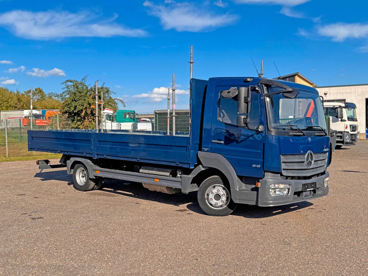 Mercedes-Benz 818 4X2 Pritsche original Kilometer - Kamioncine me karroceri: foto 1 Mercedes-Benz 818 4X2 Pritsche original Kilometer - Kamioncine me karroceri: foto 1