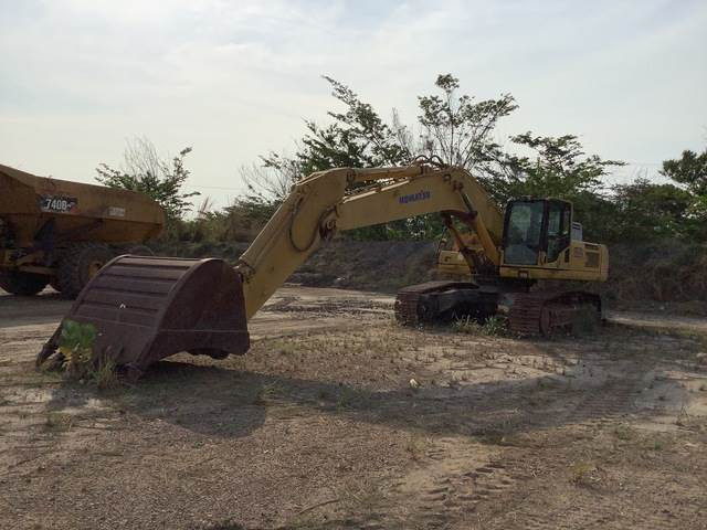 Komatsu PC450-8 - Ekskavator me zinxhirë: foto 1 Komatsu PC450-8 - Ekskavator me zinxhirë: foto 1