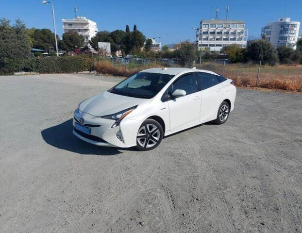 Toyota Prius Hybrid - Veturë: foto 1 Toyota Prius Hybrid - Veturë: foto 1