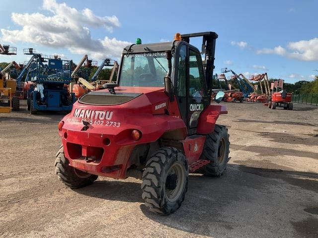 Manitou M26-4 - Ngarkues me pirun për terren të ashpër: foto 3 Manitou M26-4 - Ngarkues me pirun për terren të ashpër: foto 3