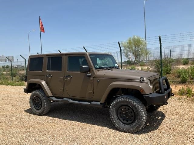 Jeep Wrangler JK Command - Veturë: foto 4 Jeep Wrangler JK Command - Veturë: foto 4