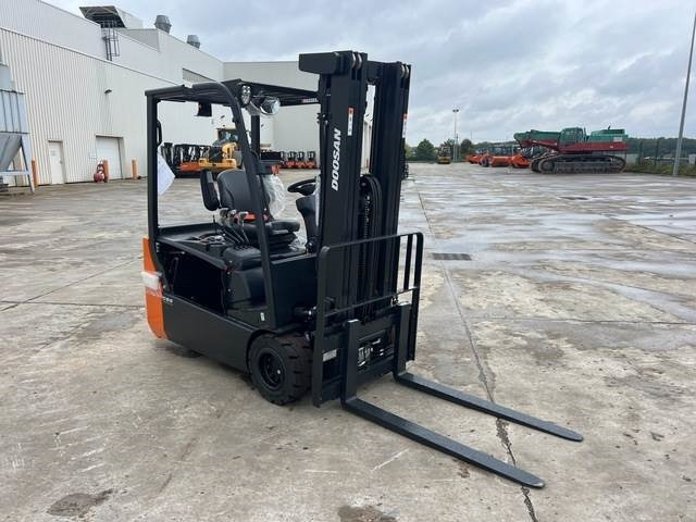 Doosan B20T-7 PLUS - Pirun elektrik: foto 4 Doosan B20T-7 PLUS - Pirun elektrik: foto 4