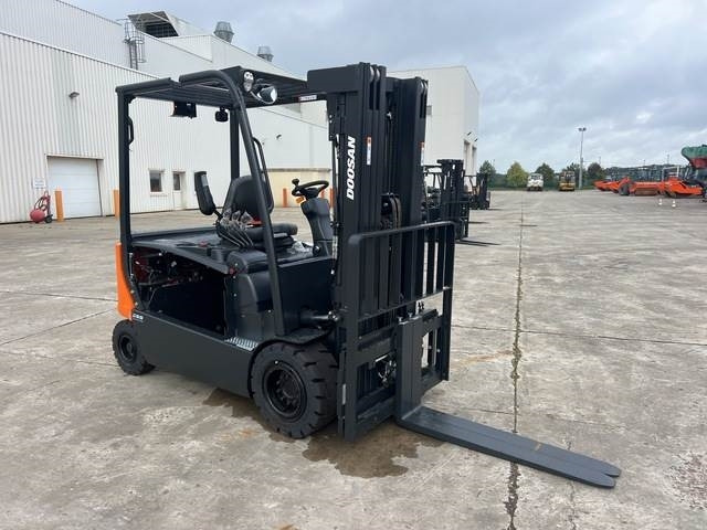 Doosan B30X-7 PLUS - Pirun elektrik: foto 4 Doosan B30X-7 PLUS - Pirun elektrik: foto 4