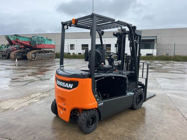 Doosan B30X-7 PLUS - Pirun elektrik: foto 3 Doosan B30X-7 PLUS - Pirun elektrik: foto 3