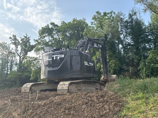 Hitachi ZX225USLC-6 - Ekskavator me zinxhirë: foto 4 Hitachi ZX225USLC-6 - Ekskavator me zinxhirë: foto 4
