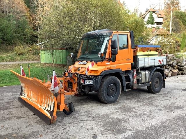 MB Trac Unimog U300 - Makinë për heqjen e borës: foto 2 MB Trac Unimog U300 - Makinë për heqjen e borës: foto 2